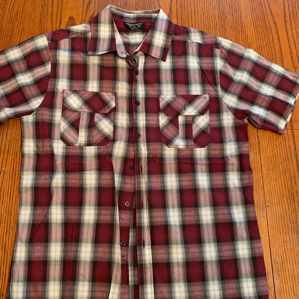 Men’s short sleeve button down shirt
